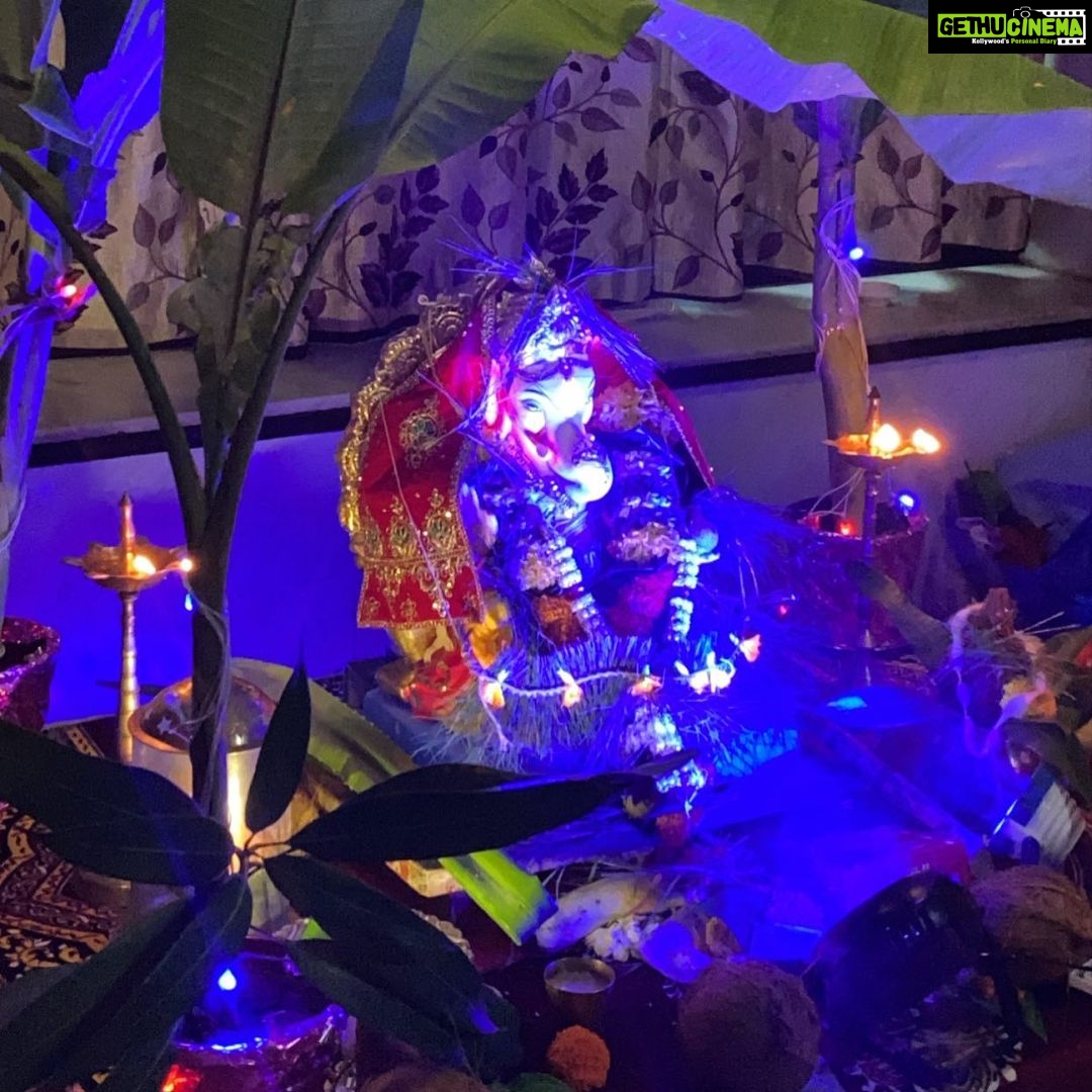 Naira Shah Instagram - My ecofriendly Gannuji! 2020! His presence shall overcome all our differences and bring back the old days in a new way!!! 🦋 Ganpati bappa morya❤️😍🥰! #ganeshchaturthi2020 😇 Mumbai, Maharashtra