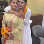 Naira Shah Instagram - The Maasi and mommy love!. 💕 Ps- look at my happiness 😍! #mommlove#maasilove#loveunlimited #happiness#memories#treasure #methecutest 🥰😋