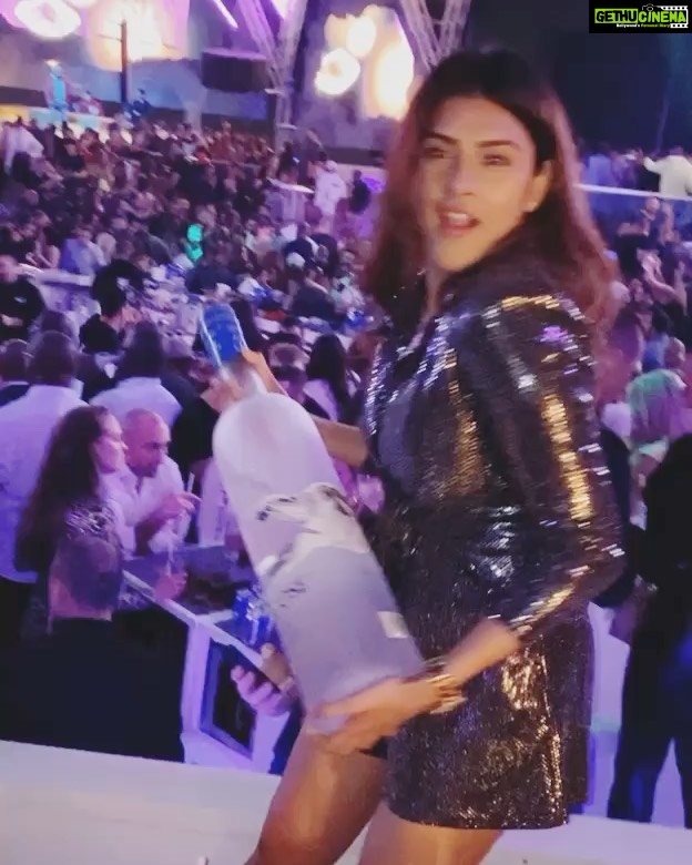 Naira Shah Instagram - Throwback to party days!. 😝🥳! Ps dancing with the bottle😛🥳!... #dubainights#partyanimal#whiteclubdubai#nairashah#happysoul WHITE Dubai