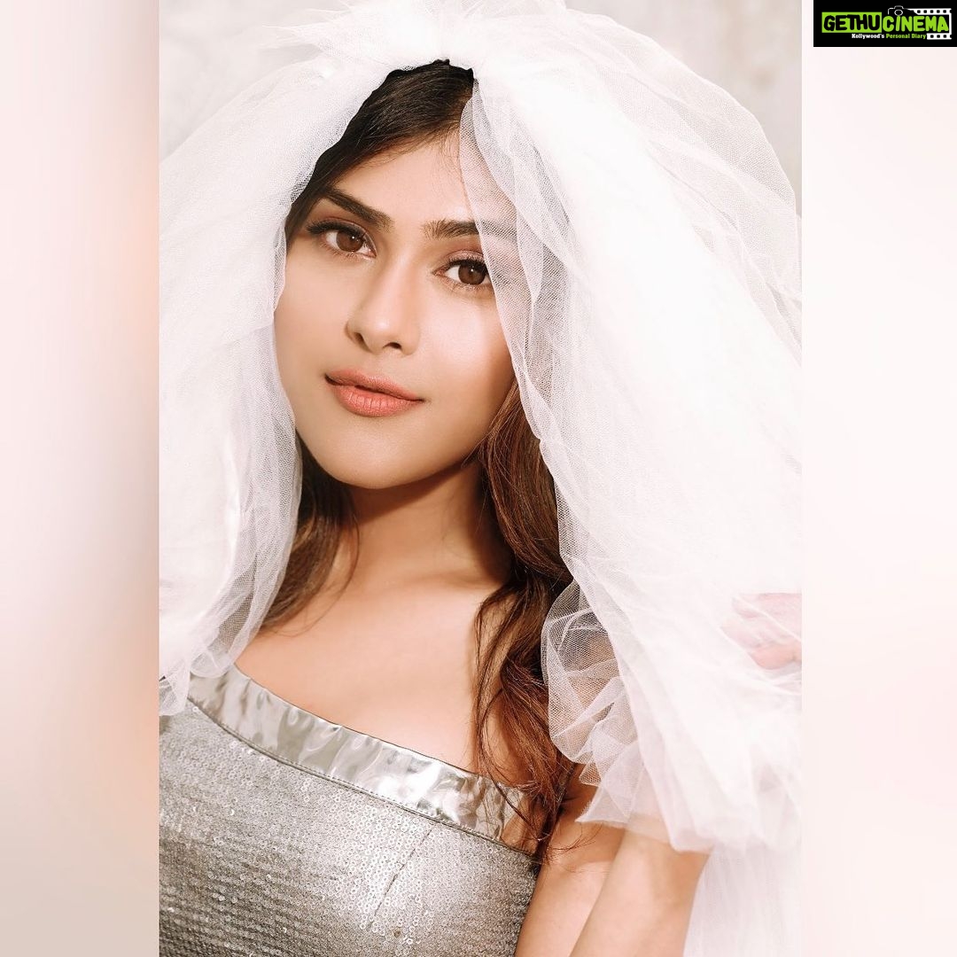 Naira Shah Instagram - Happy Easterππππ°πΌβοΈ #nairashah#dolledup#cute#toosweetme#2020#captured#happyeaster#π @rohangandotraphotographer π