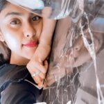 Naira Shah Instagram - Stay indoors, stay safe, stay sane, Keep hope!, help the needy and take care of your quarantine partners😇❤️! Entire world is united and situation demands social distancing!.-only way to stop the situation going out of control Hope this ends soon!. And the cure is found🙏🏻 #warriors#prayfortheworld #nairashah#fightcovid19#itwillpassby#staystrong#keephope#entireworls#patience#2020#united#quarantinemode