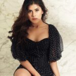 Naira Shah Instagram - SeNSEtive and SaVAge🤍♊️⚜️⚜️ #sensitive#savage#2sides#nairashah#captured#instapic#polka#staystrong#keephope#2020 Pic credits- @rohangandotraphotographer