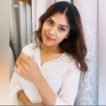 Naira Shah Instagram - Eid Mubarak! 🌙❤️! To all out there! May Allah shower his blessings upon all of us! Stay safe! Stay strong! #nairashah#2021#eidmubarak#white#instapic#happyeid❤️