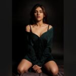Naira Shah Instagram - #2🍾 #nairashah#2021#moods#captured#just Pic credits- @aashutosh_mishra28