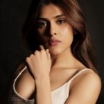 Naira Shah Instagram - 🥧 #nairashah#2021#captured#raw#feelit#🥧 Pic credits- @aashutosh_mishra28 @toabhcreative