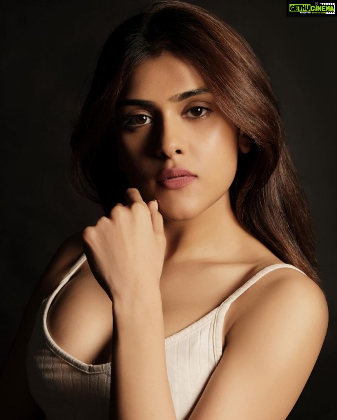 Naira Shah - 2.1K Likes - Most Liked Instagram Photos