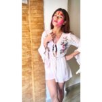 Naira Shah Instagram - Happy holi ❤️💗💚💙🧡🤎💛💜🤍 #nairashah#2021#white#colours#holi💗
