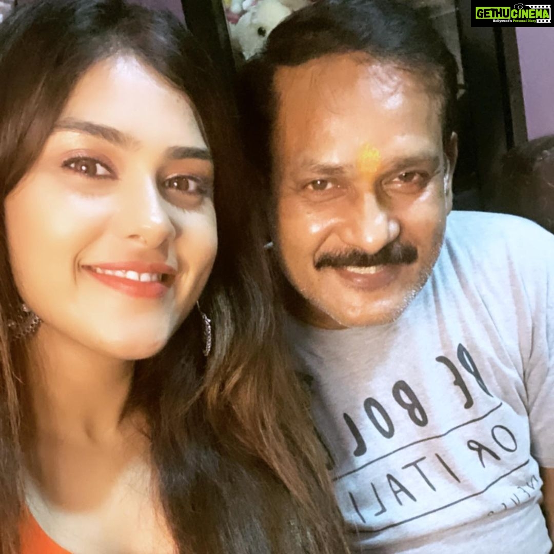 Naira Shah Instagram - Diwali 2020!! This year was more loud emotionally! And more intense! With family followed by worshiping goddess Laxmi! Reason there was no noise pollution! 😻! #nocrackers!.#peacefull#cutediwali! #2020#latepost Mumbai, Maharashtra