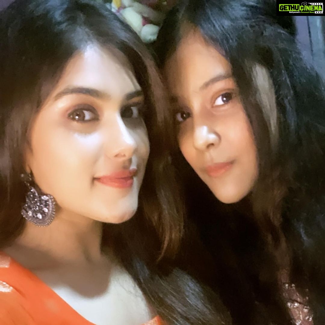 Naira Shah Instagram - Diwali 2020!! This year was more loud emotionally! And more intense! With family followed by worshiping goddess Laxmi! Reason there was no noise pollution! 😻! #nocrackers!.#peacefull#cutediwali! #2020#latepost Mumbai, Maharashtra