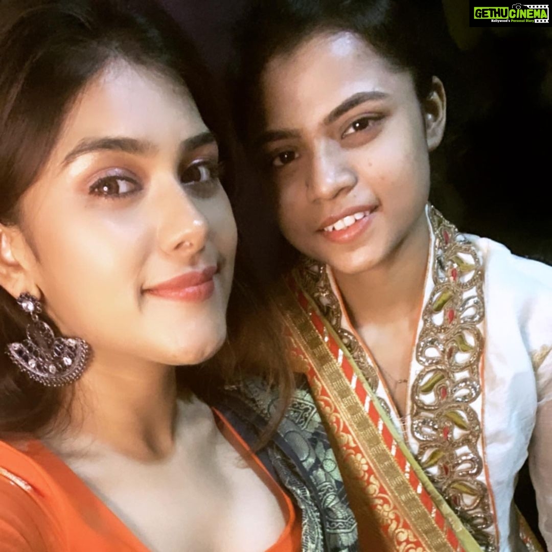Naira Shah Instagram - Diwali 2020!! This year was more loud emotionally! And more intense! With family followed by worshiping goddess Laxmi! Reason there was no noise pollution! 😻! #nocrackers!.#peacefull#cutediwali! #2020#latepost Mumbai, Maharashtra
