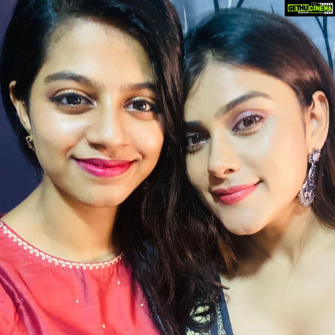Naira Shah Instagram - Diwali 2020!! This year was more loud emotionally! And more intense! With family followed by worshiping goddess Laxmi! Reason there was no noise pollution! 😻! #nocrackers!.#peacefull#cutediwali! #2020#latepost Mumbai, Maharashtra