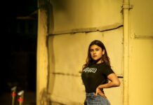 Naira Shah Instagram - Every Next Level Of Your life Will demand a Different You!..❄️ #nairashah#dreamy#vintage#2020 Pic credits- @sagarkumarmunjwani 😎