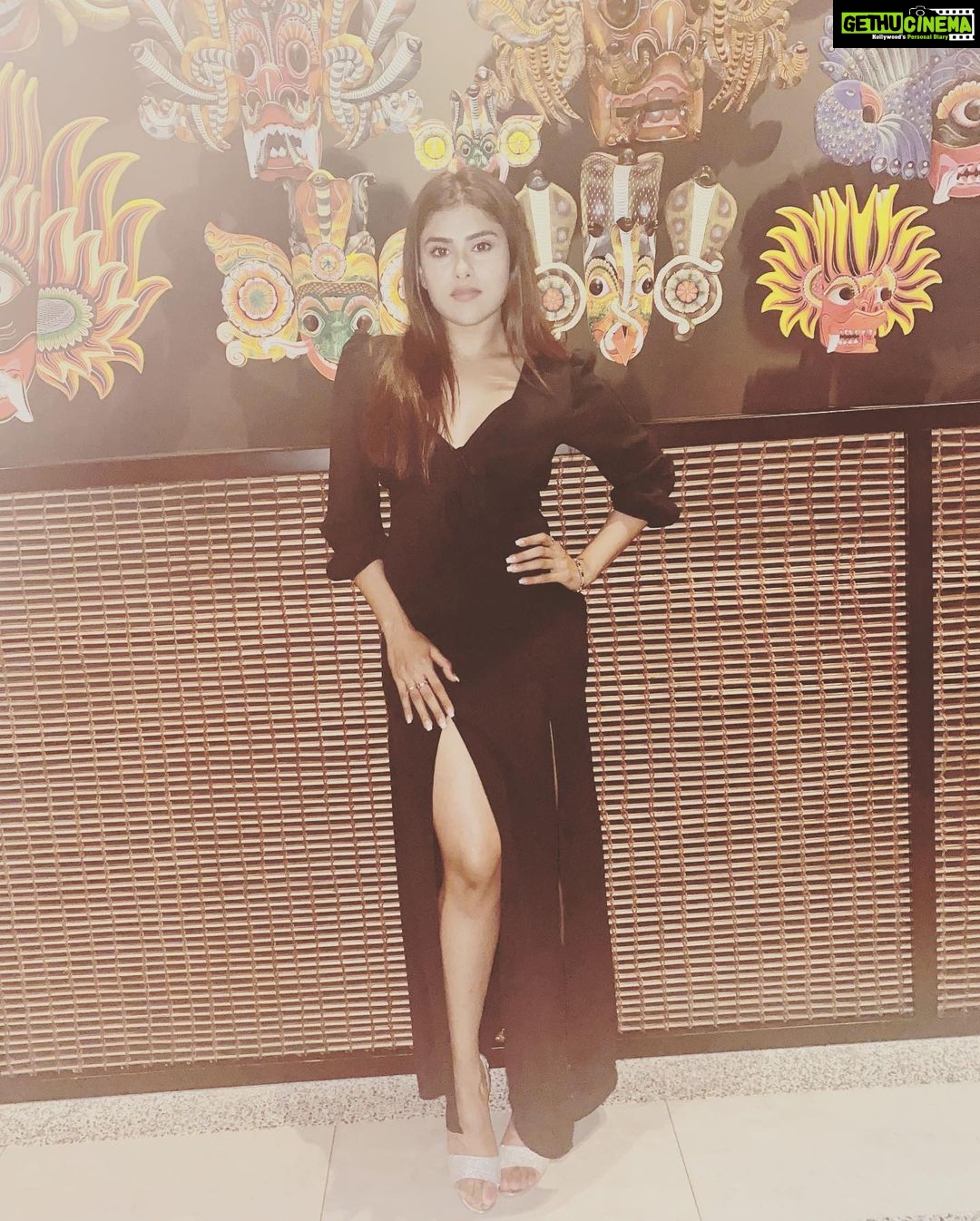 Naira Shah Instagram - Birthday 2020!πππPost lockdown !!cudnt be any better than this!. Blessed to be loved so much! Loved the Dessert Show done by chefs of @kaemasutra what lovely desserts!. Yummmm!! πππππ€©! #grateful #princess#blessed#happy#2020#nairashah Colombo, Sri Lanka