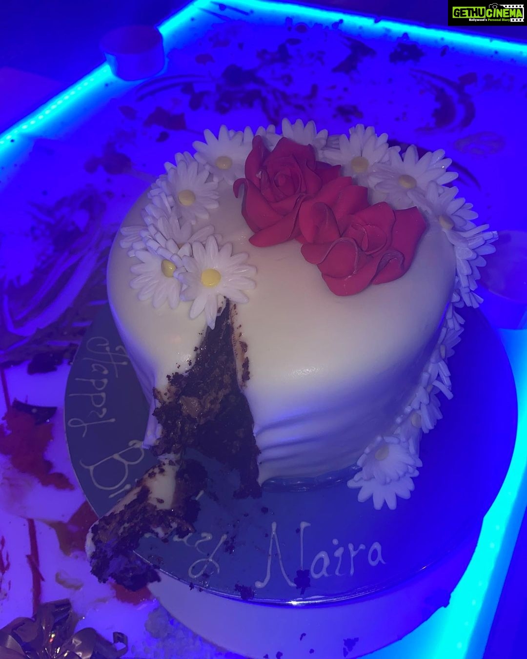 Naira Shah Instagram - Birthday 2020!πππPost lockdown !!cudnt be any better than this!. Blessed to be loved so much! Loved the Dessert Show done by chefs of @kaemasutra what lovely desserts!. Yummmm!! πππππ€©! #grateful #princess#blessed#happy#2020#nairashah Colombo, Sri Lanka