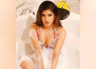 Naira Shah Instagram - Sassy mode! 💕 #pink#bubbles#sassy#mood#instapic#stayindoors#staysafe#staystrong#2020#mairashah#captured Pic credits- @rohangandotraphotographer