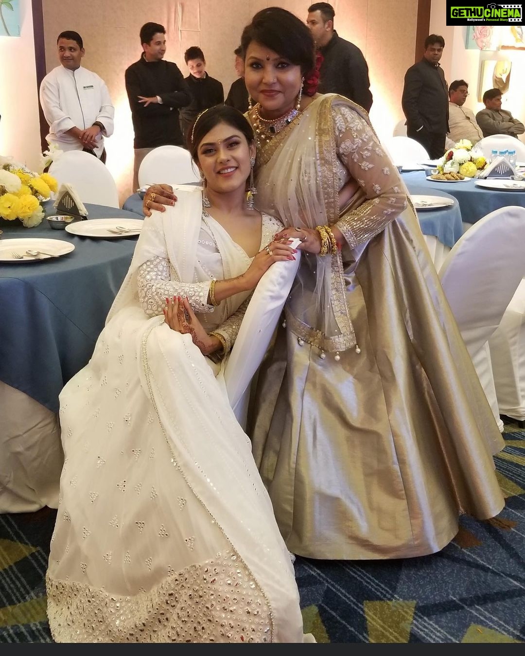 Naira Shah Instagram - The Maasi and mommy love!. 💕 Ps- look at my happiness 😍! #mommlove#maasilove#loveunlimited #happiness#memories#treasure #methecutest 🥰😋