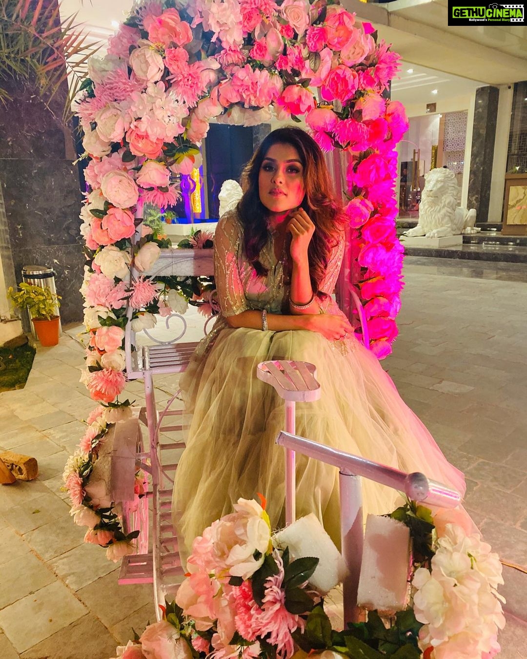 Naira Shah Instagram - Throwback to celebrations☘️✨💫 #stayindoors#staysafe#keephope#staystrong#2020#nairashah