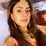 Naira Shah Instagram - Selfieeees!.🤩..#indianlook#selfies#nairashah #2020#staystrong#keephope#happysoul#thankyoualmighty 🙏🏻