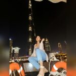 Naira Shah Instagram - Jee karda dilaadu tujhe Bhurj Khalifa! 😋😉💃 (my fav turkish kunafa had to feature in this😍) #dubai#2021#chilling Dubai UAE