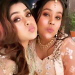 Naira Shah Instagram - Happy happy birthday meri dhadkan! 🥰 @palak_shah_2603 God bless you with worlds best things, 🤩complete health🥰 and the best expertise!😎 Rest I am there😉😘😎 #myheartbeat#sistersquad