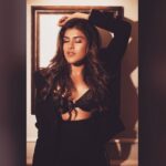 Naira Shah Instagram - She is Bright Like GLiTTER. 🤩✨and BUBBLY like CHAMPAGNE 🍾🍾 #bright#glittery#bubbly#me#instapic#blqck#easy#feels#nairashah#2020#captured#livingit#champagnelover
