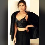 Naira Shah Instagram – #3🥰🖤🖤🖤🖤🖤🖤 #me#classy#look#furr#2k19#insta#ooo#oomph#black  Photography by @rohangandotraphotographer 
Styled by @deepika_chandela 
Hair by – @gaujanirani assisted by @jaspal_kaur_chana 
Makeup by @vinay0703  #team💝