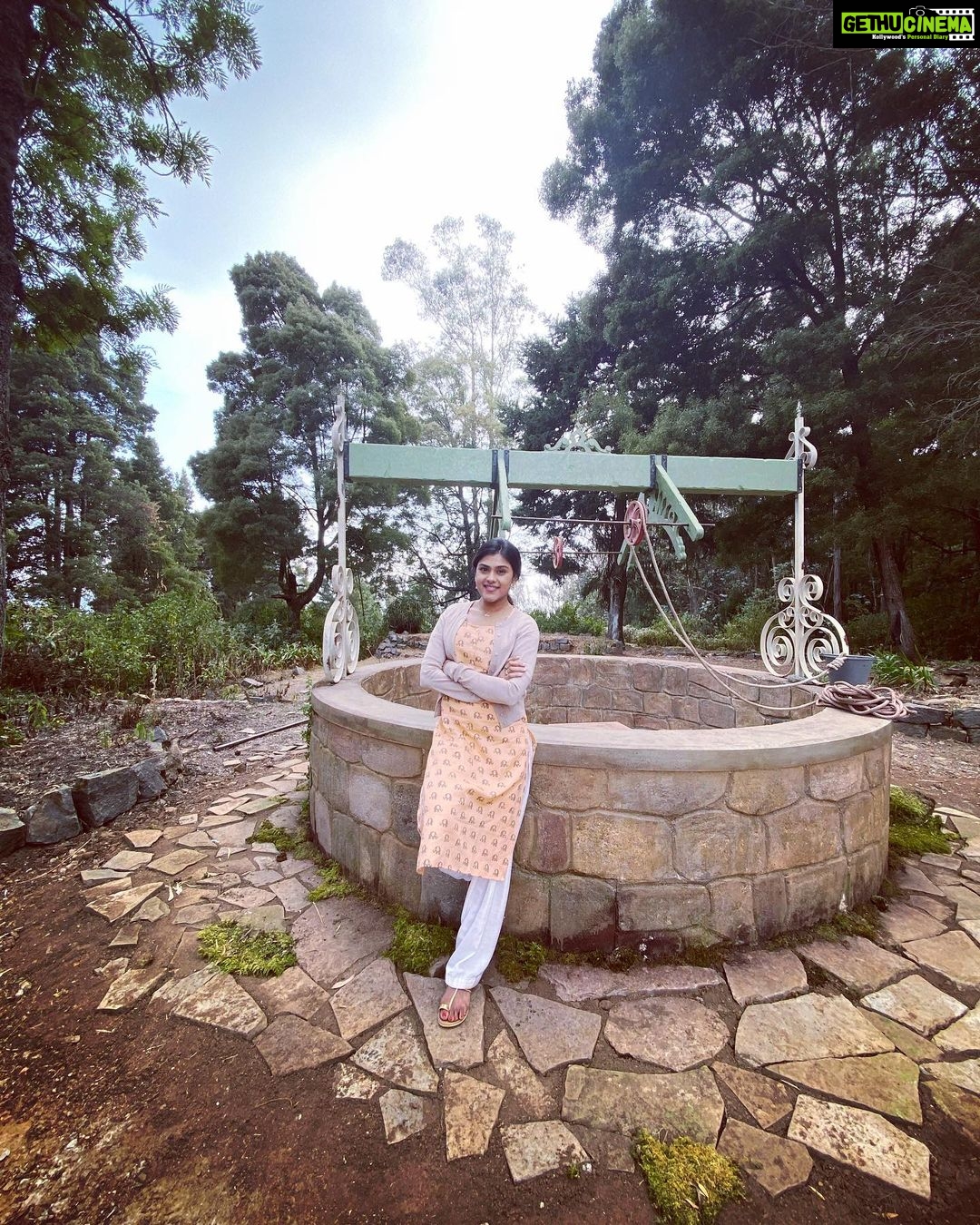 Naira Shah Instagram - Listen to the wisdom of Trees! For Trees Know... That you can be Still and Grow.. At the Same TimeβοΈπΏπ±ππ #hungama2 #preeti #character #shootmode#locations#bollywood#lovemywork #naturelover#shootmode#explorer#traveller#nairashah#2020#blessedπππ»π Ooty