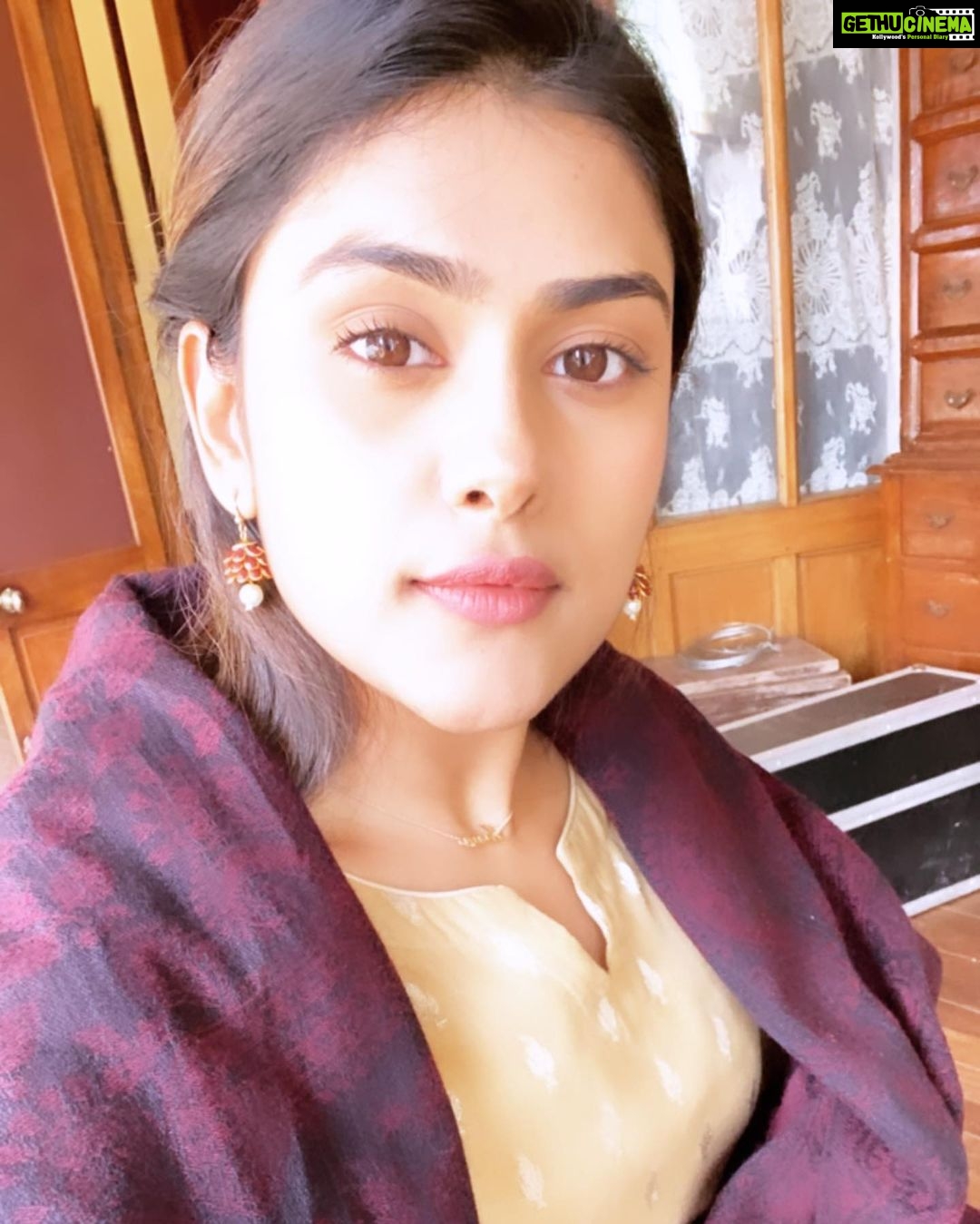 Naira Shah Instagram - Listen to the wisdom of Trees! For Trees Know... That you can be Still and Grow.. At the Same TimeβοΈπΏπ±ππ #hungama2 #preeti #character #shootmode#locations#bollywood#lovemywork #naturelover#shootmode#explorer#traveller#nairashah#2020#blessedπππ»π Ooty