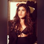 Naira Shah Instagram - She is Bright Like GLiTTER. 🤩✨and BUBBLY like CHAMPAGNE 🍾🍾 #bright#glittery#bubbly#me#instapic#blqck#easy#feels#nairashah#2020#captured#livingit#champagnelover