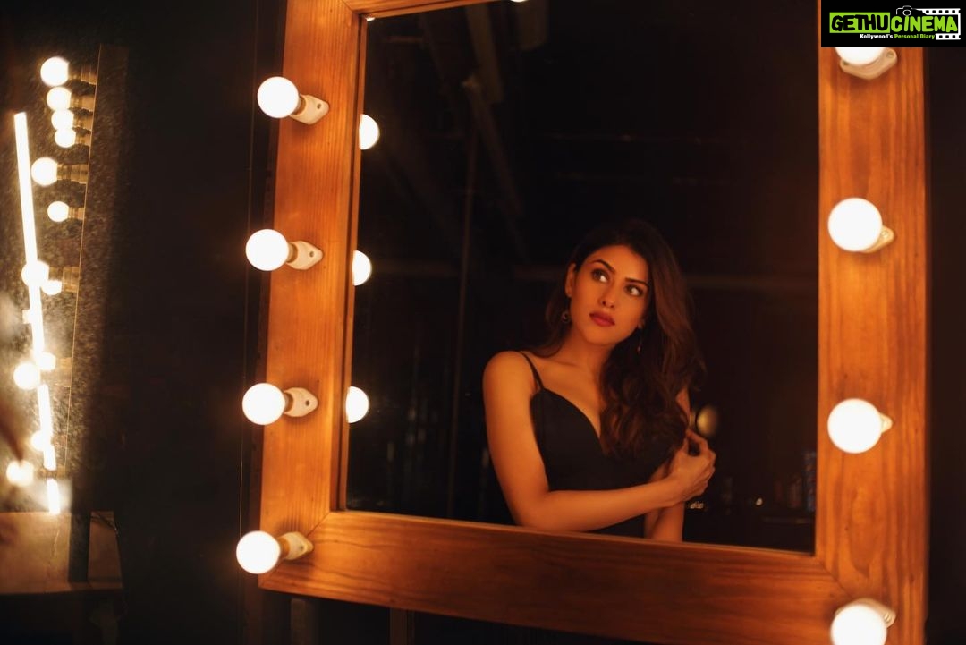 Naira Shah Instagram - You are my Favourite Feeling❤️ #nairashah#2021#vanityaffair Shot by @skmstudios