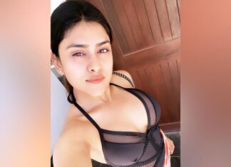 Naira Shah Instagram - Trip to the east coast of Srilanka... Trincomalee🌊.. went snorkeling into the clear water of pigeon island.. could se sharks, turtles, corals and many beautiful fishes🐠🐡🐟🦑 #explorer#traveler#beachbabe#sunkissed#islandlife#waters#lovesand#nairashah#2020#living😍 Pigeon Island, Sri Lanka