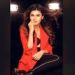 Naira Shah Instagram - 🛑wild lives in her Soul🛑‼️ #staystrong #keepthefaith #hope #nairashah#red#captured#insta#bossbabe#oomphfans#trendalert#staystrong Pic credits - @rohangandotraphotographer 🔺