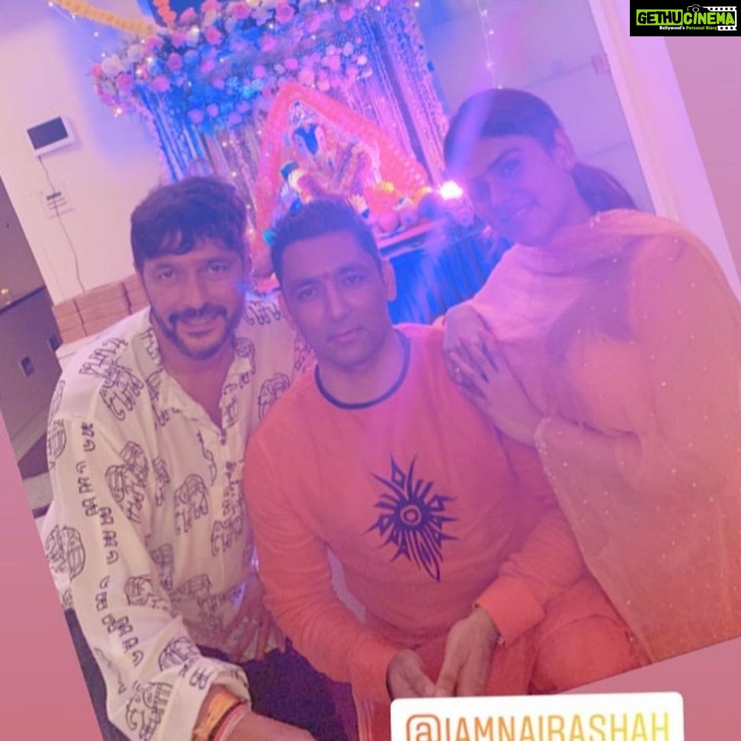 Naira Shah Instagram - Ganesh Chaturthi 2k19!.. 💓💓!. Thank you Bappa for everything!. Really blessed to bring you home and for having such lovely friends!.. 💓#happy#peace#blessed#bappamorya#2k19#bestever