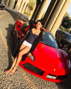 Naira Shah Instagram - Dubai 2k19!.. #sunkissed#me#dubai#2k19 Palazzo Versace