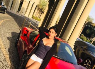 Naira Shah Instagram - Dubai 2k19!.. #sunkissed#me#dubai#2k19 Palazzo Versace