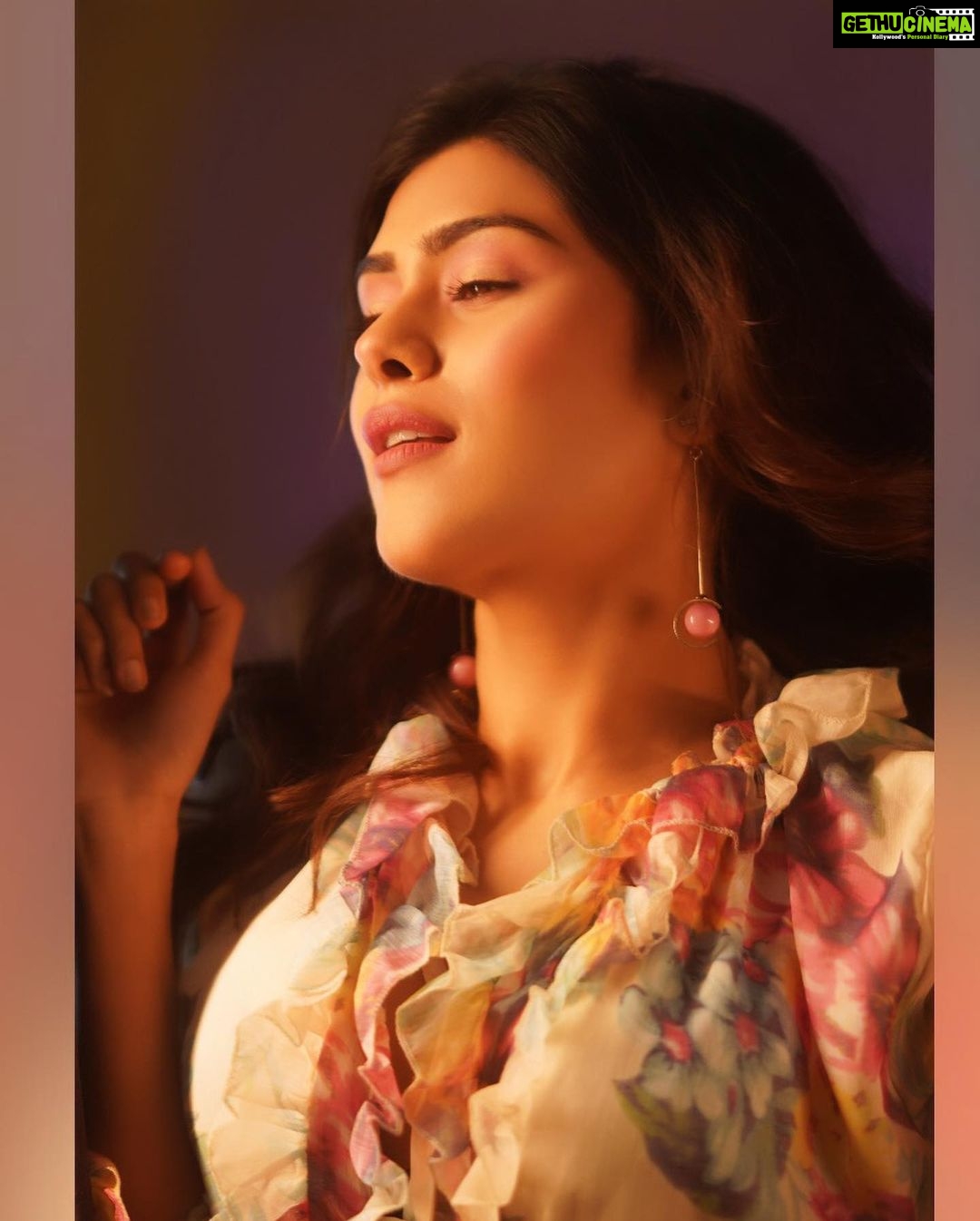Naira Shah - 2K Likes - Most Liked Instagram Photos