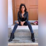 Naira Shah Instagram - Dont let the Pretty Face Fool You!.. I ROLL Like A Boss😉!.. #wassup#tamilmovie#onshoot#muruga#jaguarstudious#ruggedlook#me#myself#iamnairashah Munnar