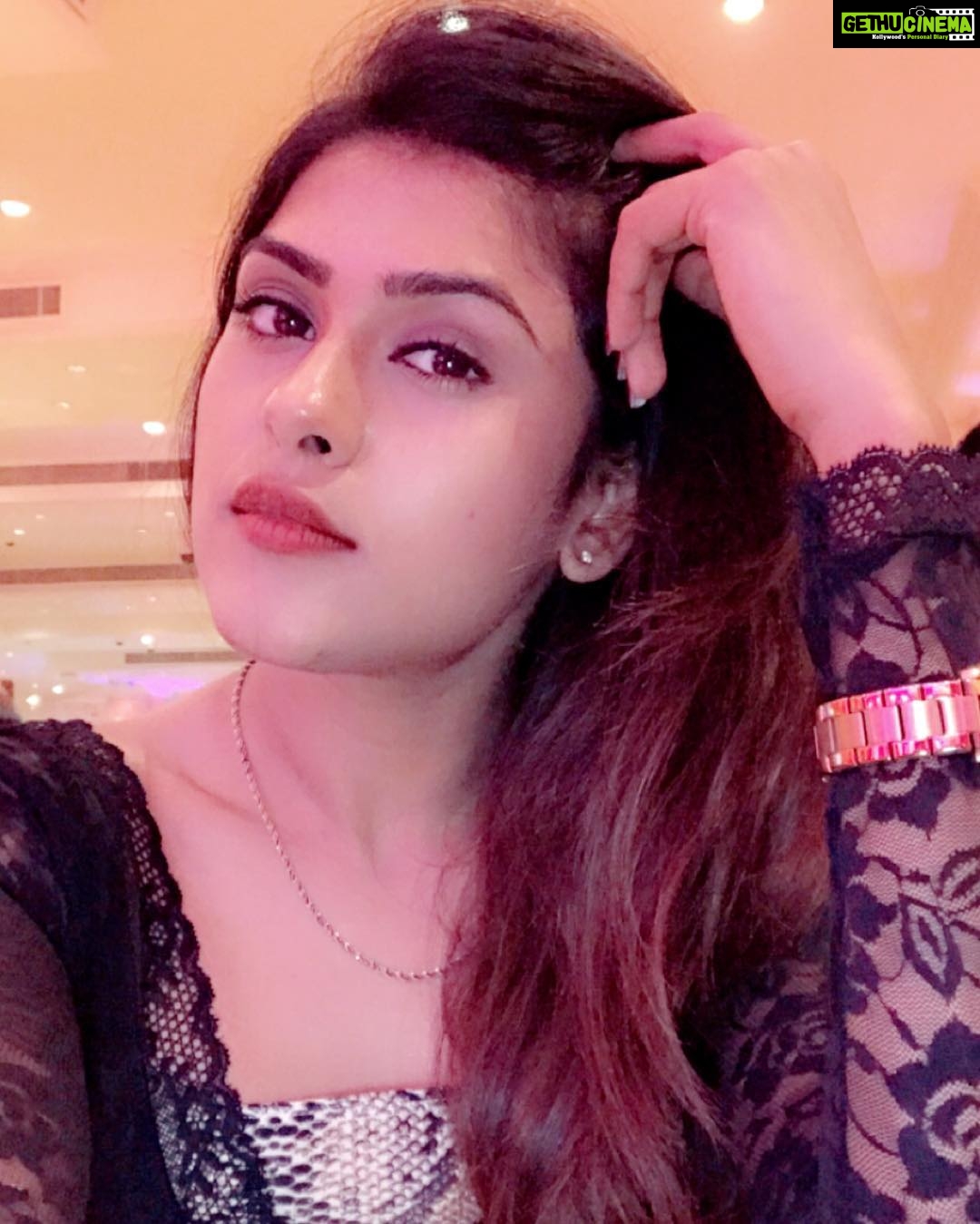 Naira Shah Instagram - 💎💎💎#me#selflove#black#2k18#casino#colombo#beachlife#holidaymood#december#bye2k18#random Colombo, Sri Lanka