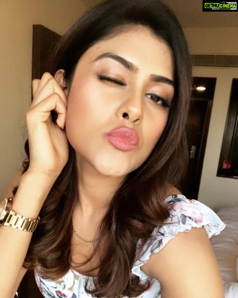 Actress Naira Shah HD Photos and Wallpapers December 2018 - Gethu Cinema