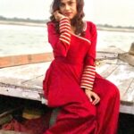 Naira Shah Instagram – You Are the Instrument of Your Own Illumination!..Happy Dussehraโจโจโจโจโจโจ!.. #ethnic#red#indian#desiatheart#blessed#shootlife#incredibleindia#varanas#dussehra2018 Varanasi Kashi Nagari