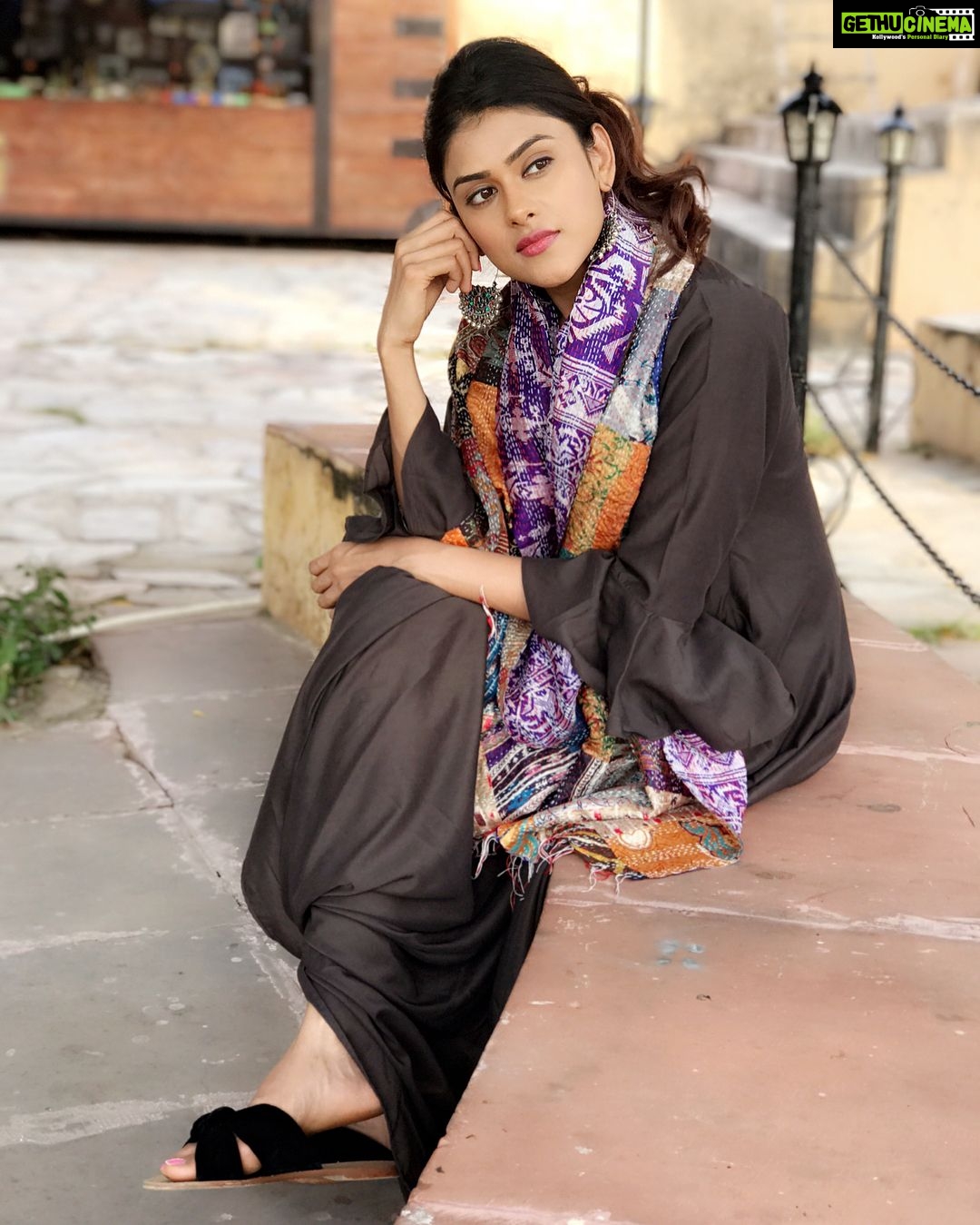 Naira Shah Instagram - A pure heart is superlatively rare and even More Attractive 💥💥💫⚜️ #ethnic#desi#me#jaipur#discovering#myself#subtle#blessed😇 Nahargarh Fort