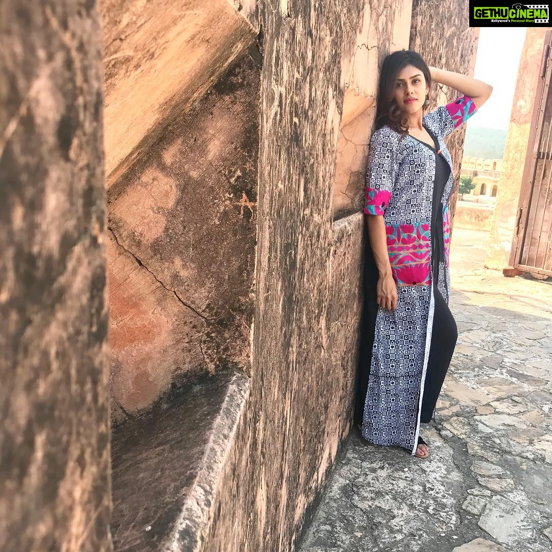 Naira Shah Instagram - Into the history!..#jaigarhfort#jaipur#ethnic#incredibleindia#shootmode Jaigarh Fort