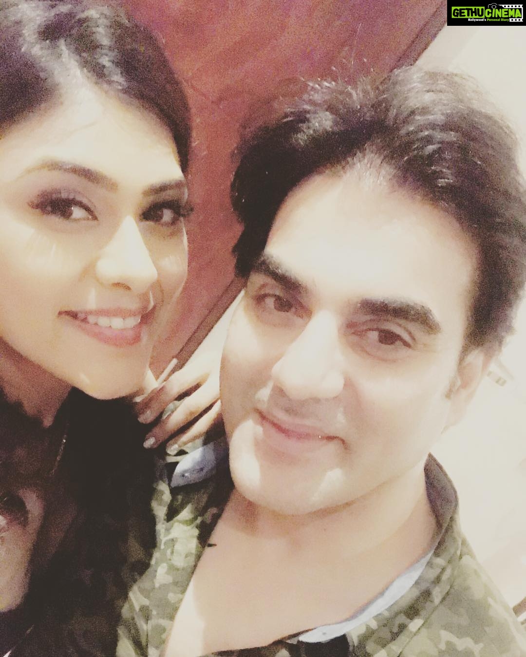 Naira Shah Instagram - Really nice meeting and knowing you sir😇😇😇!.. @arbaazkhanofficial 😇 Taj Samudra