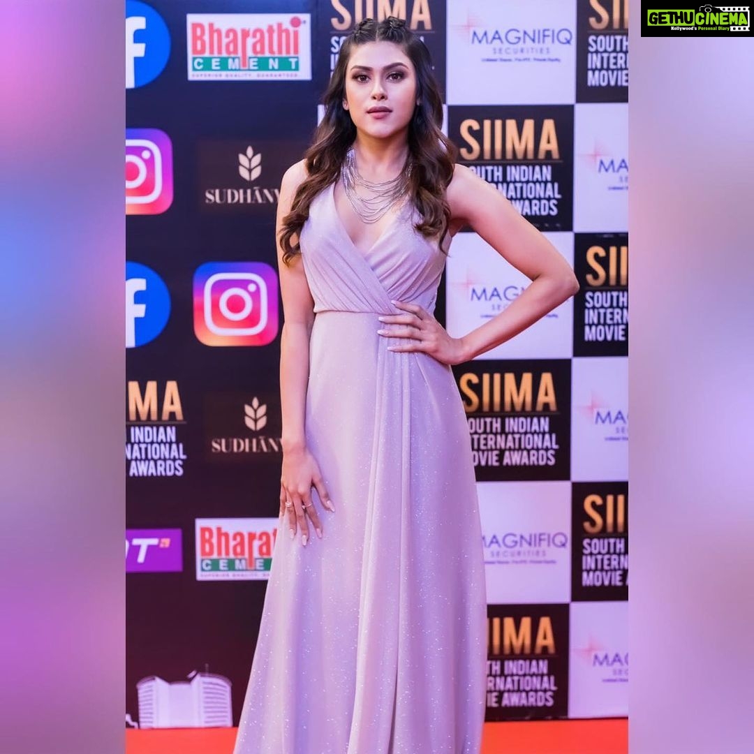Naira Shah Instagram - @siimawards #nairashah#2021#blingbling π Styled by - Meπ Hyderabad