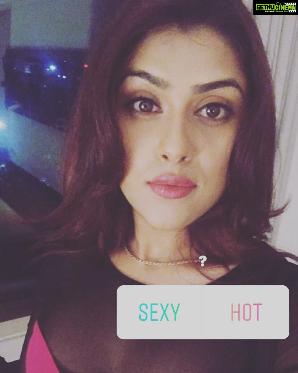 Naira Shah Instagram - Always confused π.. #me#tgif#fridaynight#events#pune#sexy#hot#bothππ― Pune City