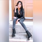 Naira Shah Instagram - Dont let the Pretty Face Fool You!.. I ROLL Like A Boss😉!.. #wassup#tamilmovie#onshoot#muruga#jaguarstudious#ruggedlook#me#myself#iamnairashah Munnar