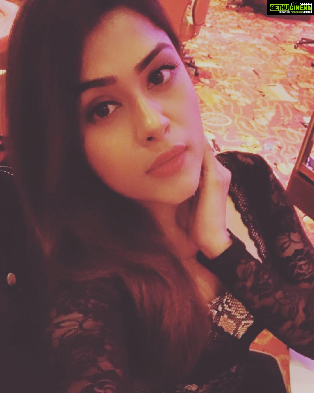 Naira Shah Instagram - 💎💎💎#me#selflove#black#2k18#casino#colombo#beachlife#holidaymood#december#bye2k18#random Colombo, Sri Lanka