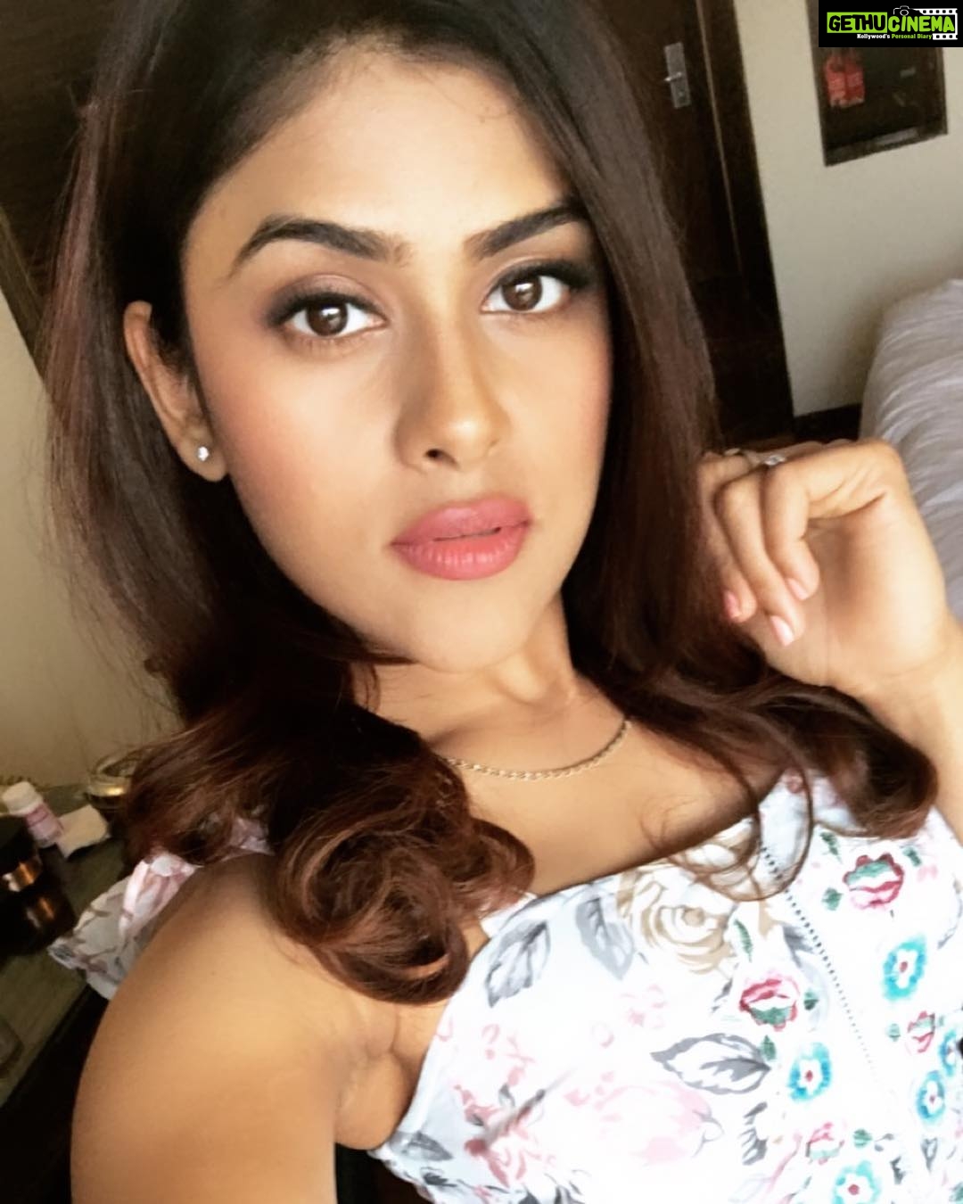 Naira Shah Instagram - Because Acting is inside me!!🤓!.#cuteness#overloaded#me#selfies#tiesday#cute#sassy#adorable#pretty#selflove#bluedress#me#me Hyderabad