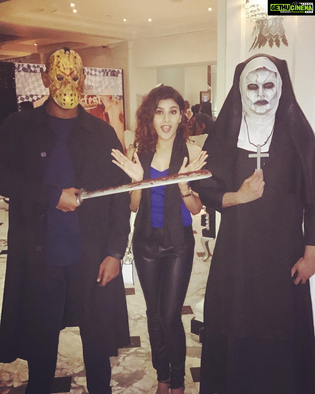 Naira Shah Instagram - Happy Halloween!!. 👻👻👻#halloween2018#thenun#gothic#scary#feels#colombo The Kingsbury Hotel