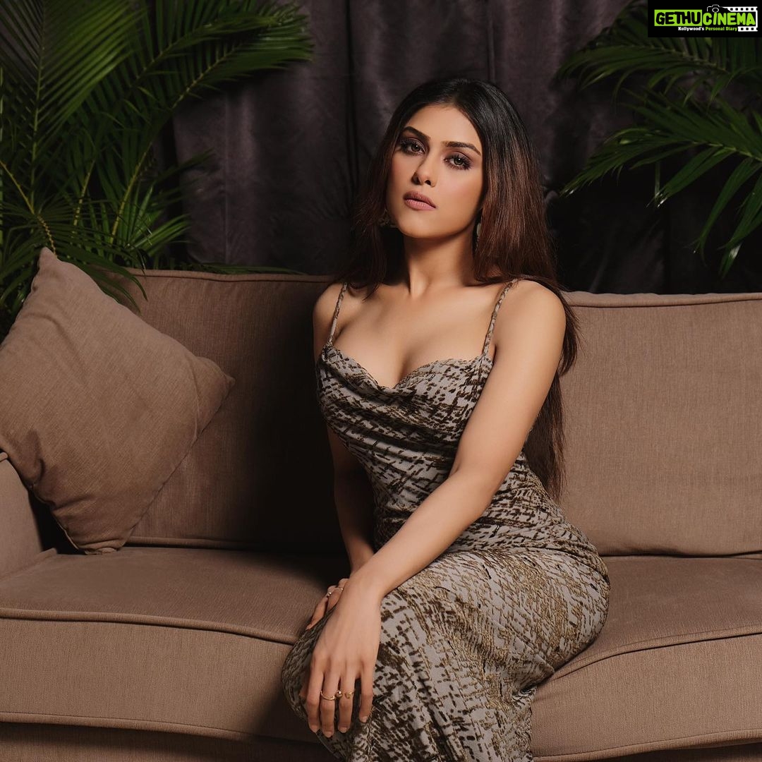 Naira Shah Instagram - Be the type of Person you want to Meet! 😌😌☘️☘️☘️ #nairashah#2021#pretty#vibes